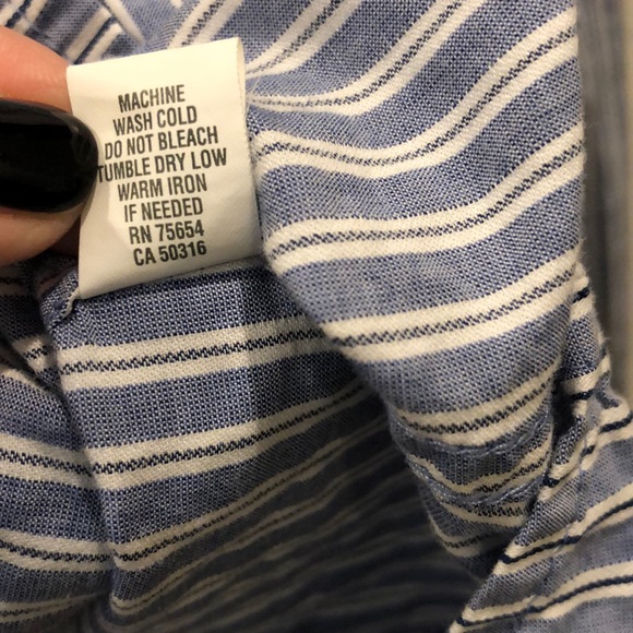 ⚡️SALE⚡️Abercrombie Button Down Top - Picture 6 of 6